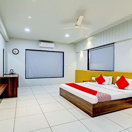 Oyo 70752 Viram House Hotel Gorwa Ngoại thất bức ảnh
