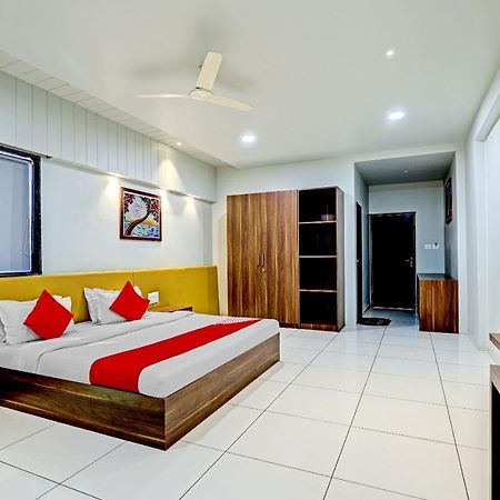 Oyo 70752 Viram House Hotel Gorwa Ngoại thất bức ảnh