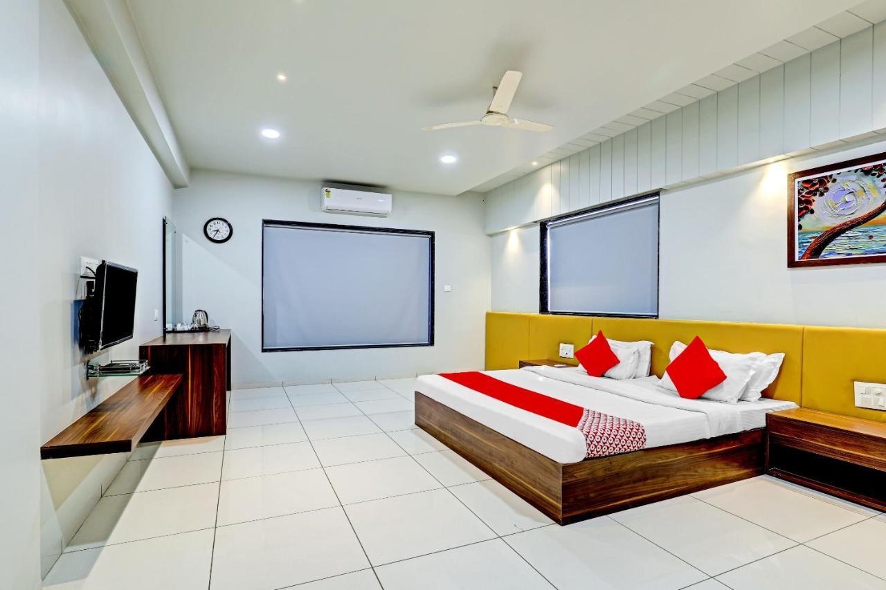 Oyo 70752 Viram House Hotel Gorwa Ngoại thất bức ảnh