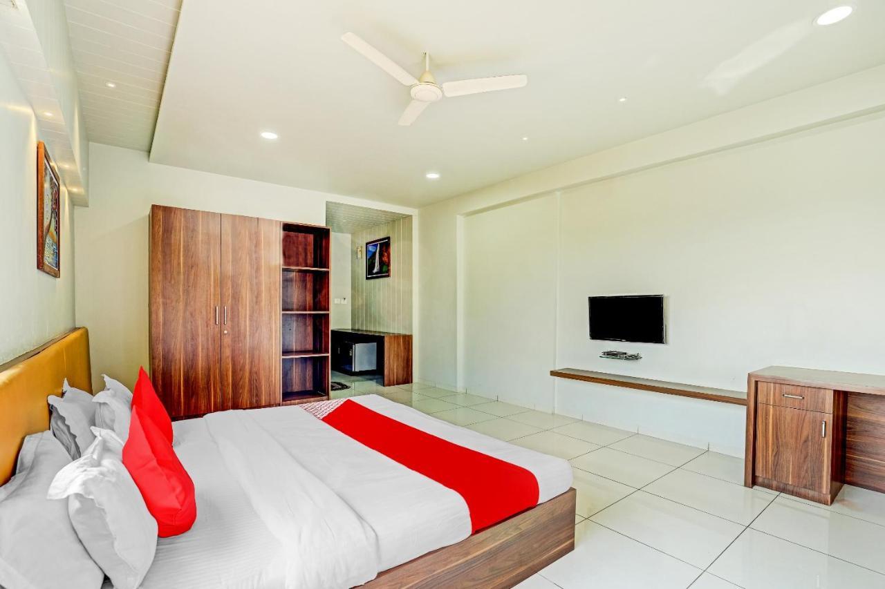 Oyo 70752 Viram House Hotel Gorwa Ngoại thất bức ảnh