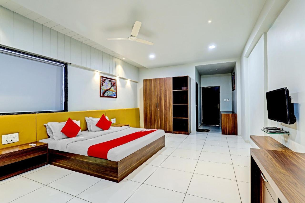 Oyo 70752 Viram House Hotel Gorwa Ngoại thất bức ảnh