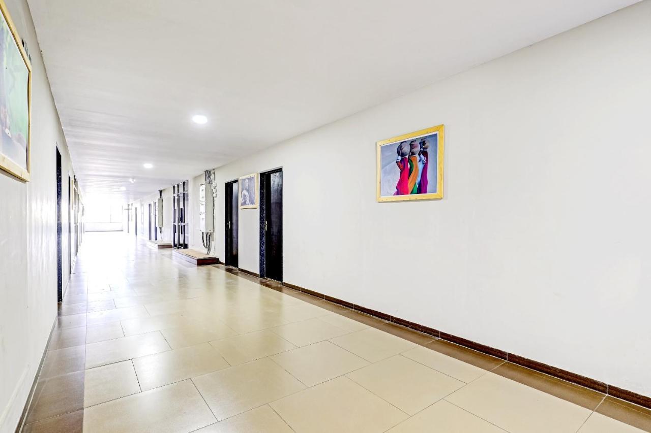 Oyo 70752 Viram House Hotel Gorwa Ngoại thất bức ảnh