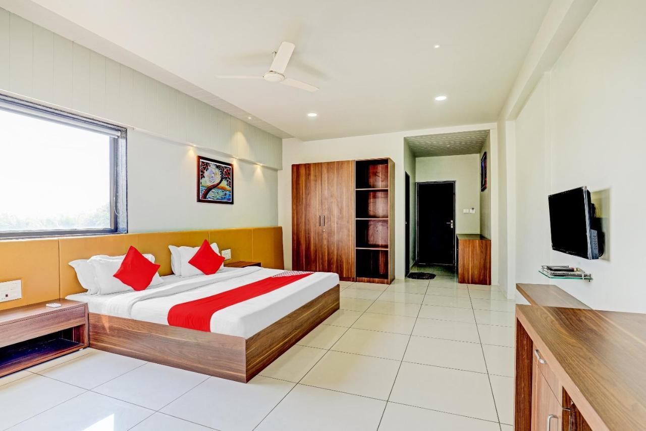 Oyo 70752 Viram House Hotel Gorwa Ngoại thất bức ảnh