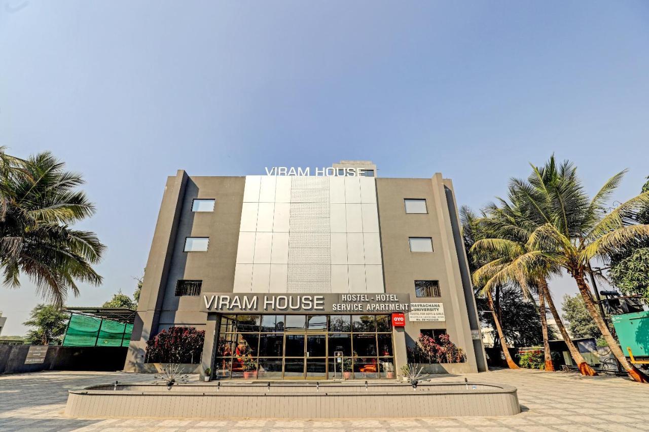 Oyo 70752 Viram House Hotel Gorwa Ngoại thất bức ảnh