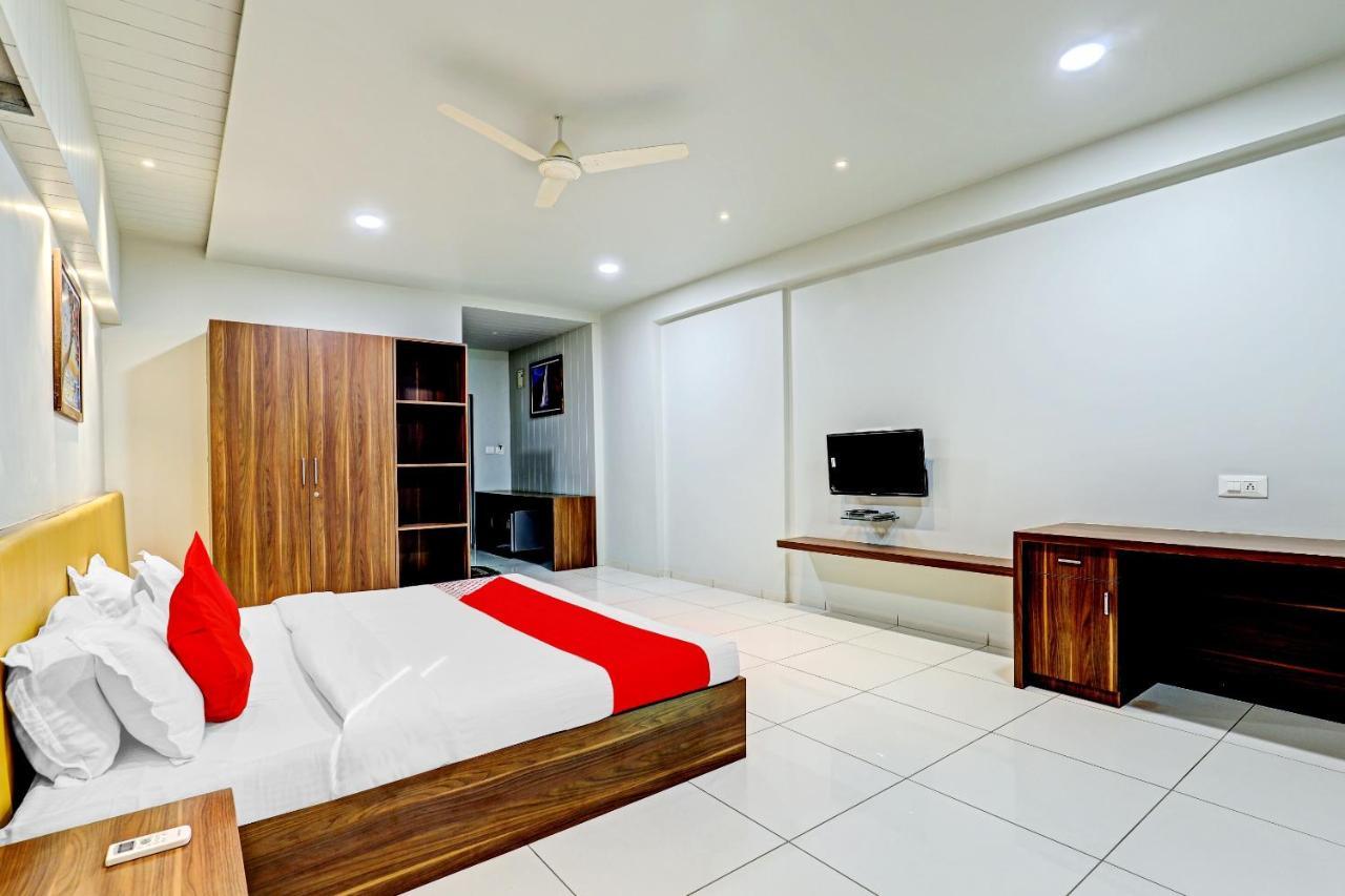 Oyo 70752 Viram House Hotel Gorwa Ngoại thất bức ảnh