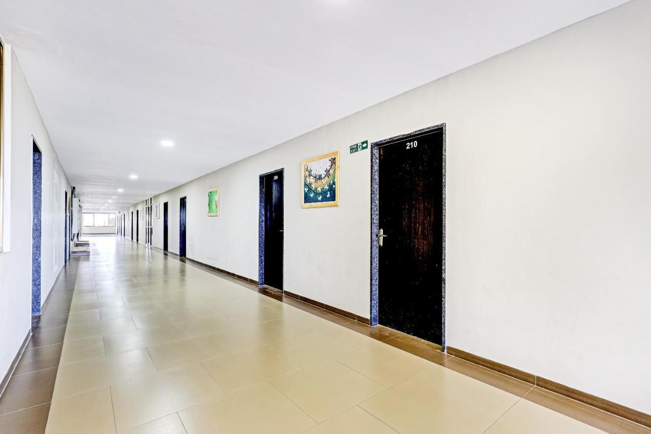 Oyo 70752 Viram House Hotel Gorwa Ngoại thất bức ảnh